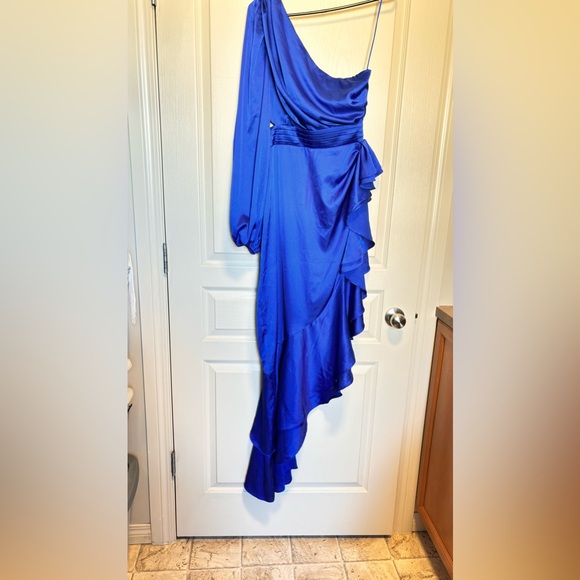 Dress - Picture 1 of 4